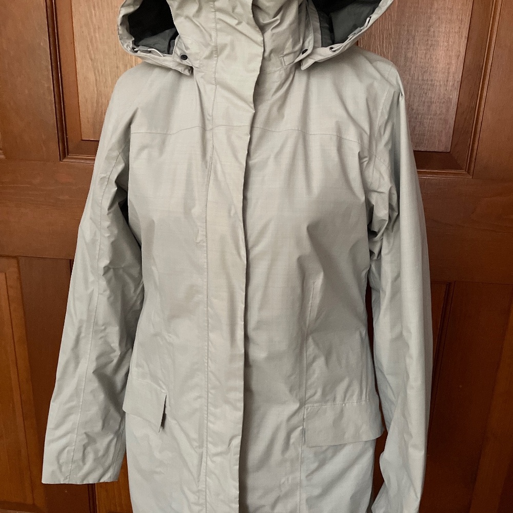 Marmot Women's rain jacket Coat in Light Gray